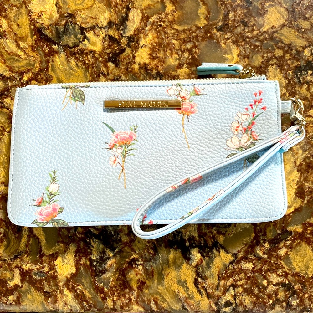 Steve Madden Wristlet
